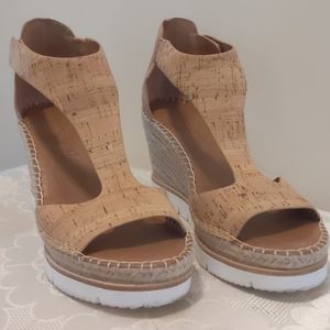 Gentle Souls by Kenneth Cole Easy Strap Sandal